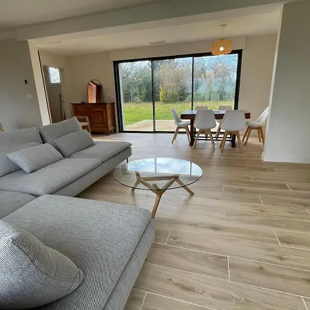 Le 102 - Cozy, Quiet One-story House In
