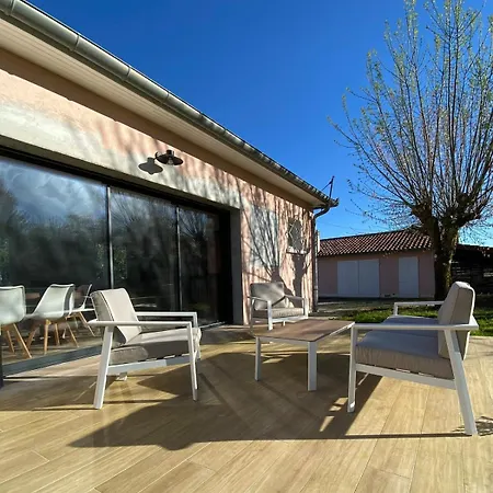 Le 102 - Cozy, Quiet One-story House In *