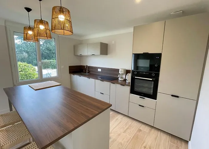 Le 102 - Cozy, Quiet One-story House In